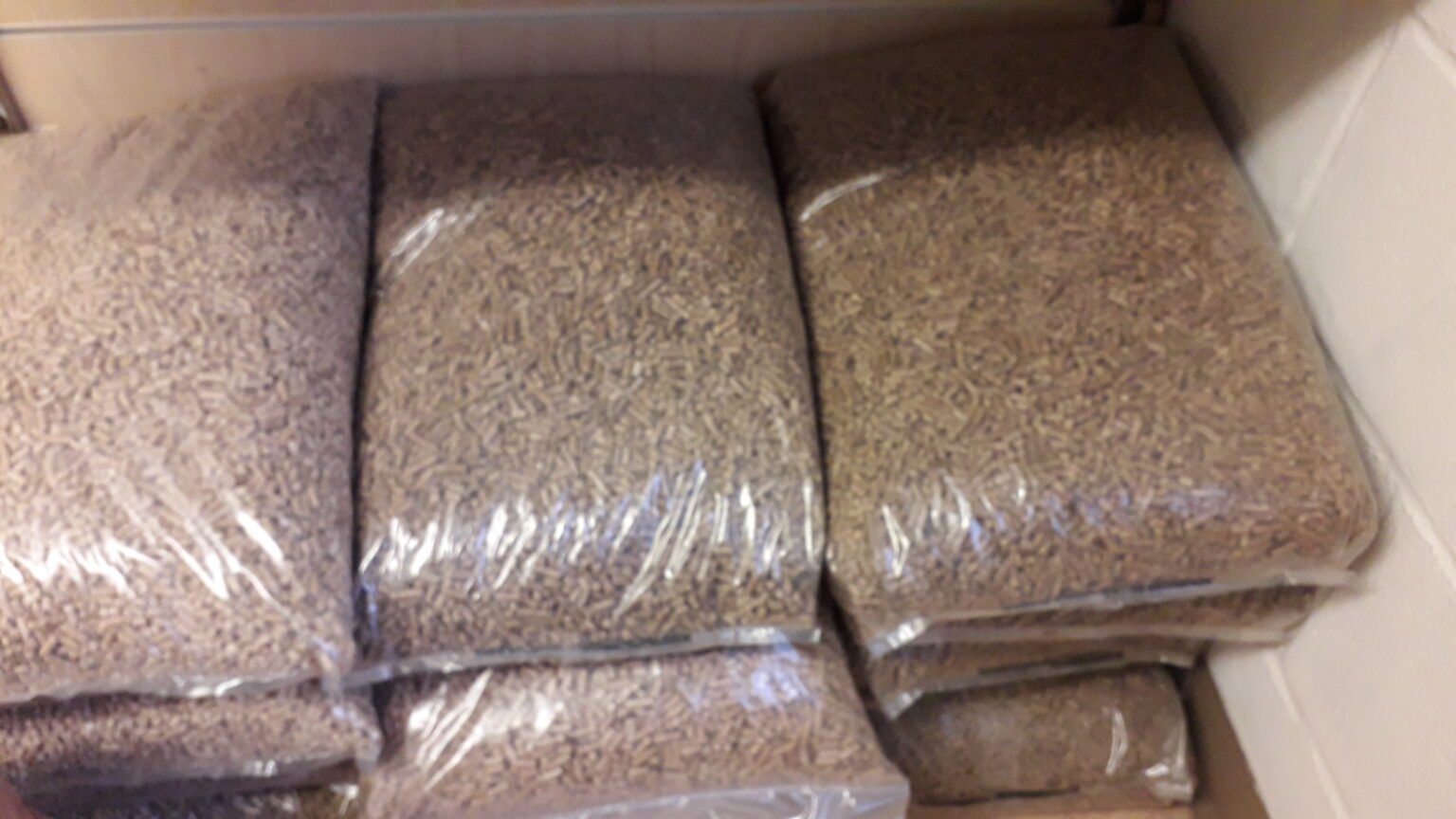 Mill House Wood Cat Litter ****COLLECTION ONLY**** RSPCA Halifax